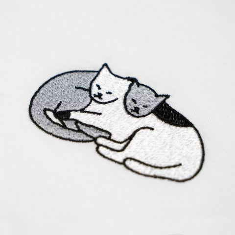 EMBROIDERED T-SHIRT CATS IN LOVE